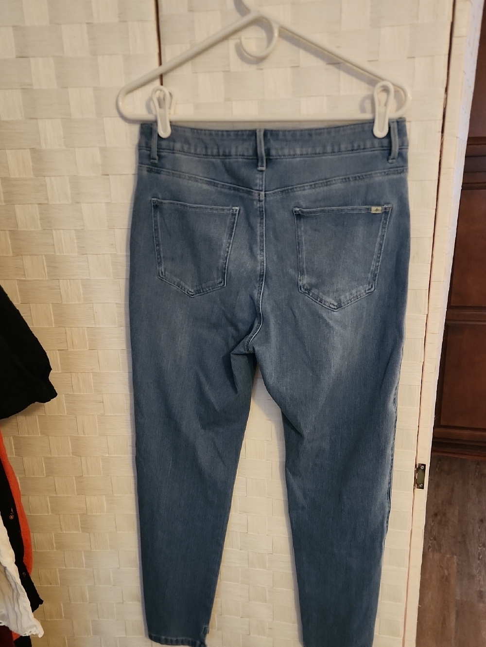 HALARA Light Blue Denim Jeggings with Green Brand Tag - Picture 3 of 4